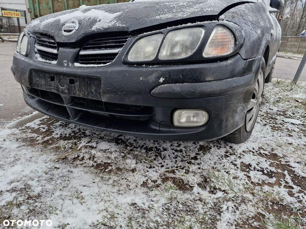 Zderzak przód ALMERA N16 2000rok czarny