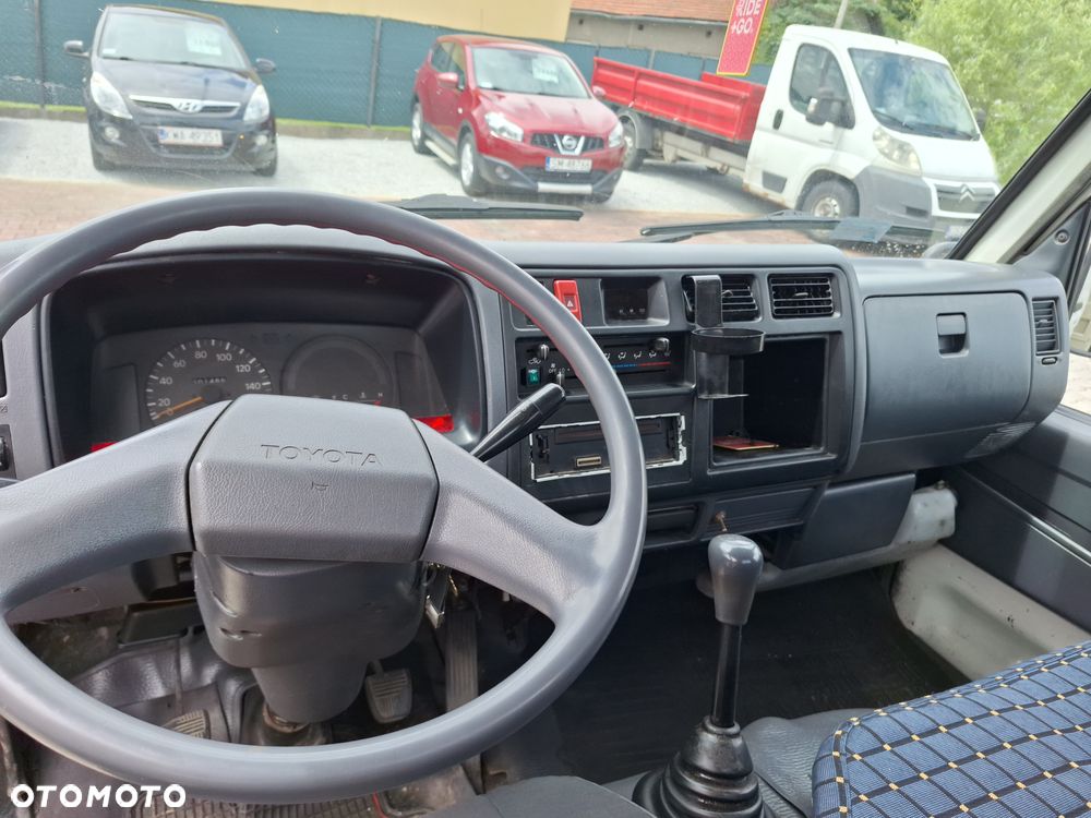 Toyota Dyna - 16