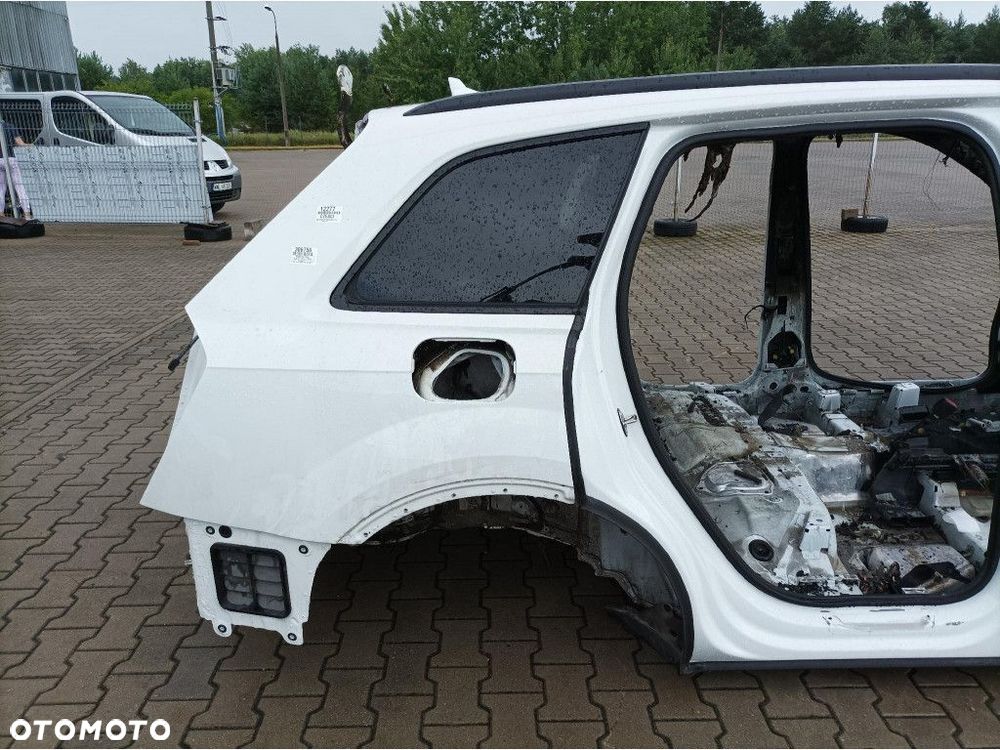 AUDI Q7 4M BŁOTNIK TYŁ PRAWY  LC9A - 1