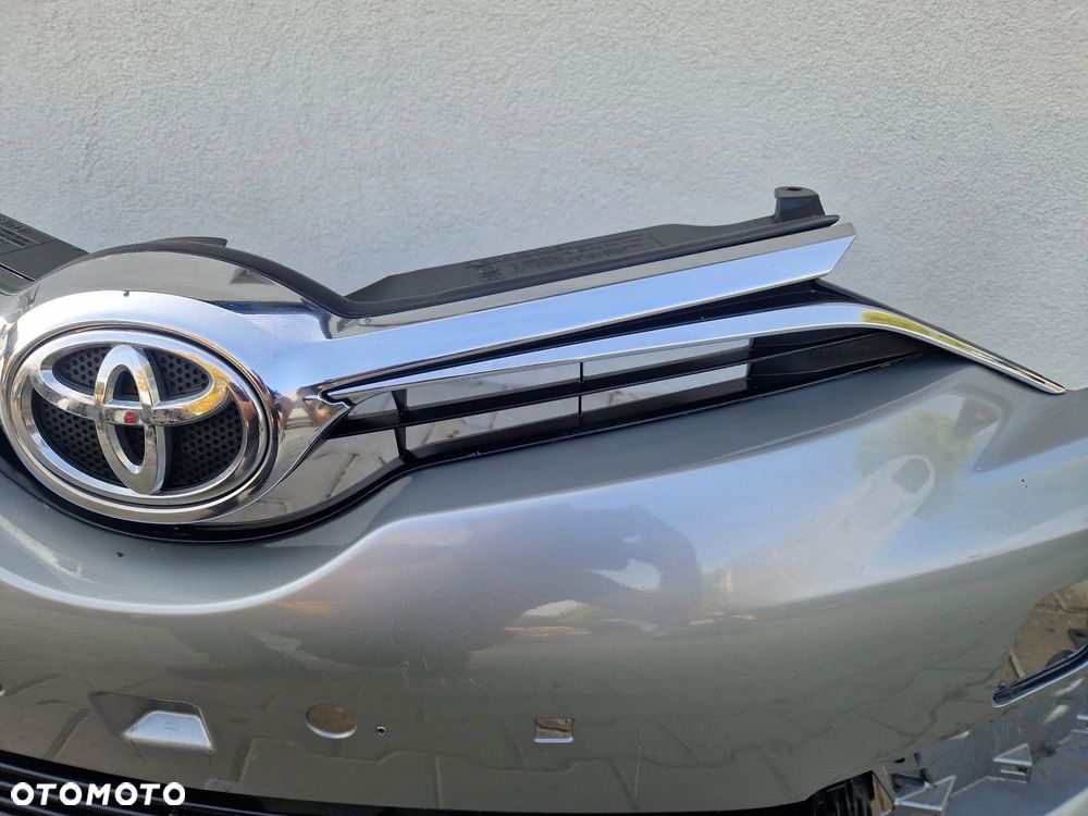 Zderzak Toyota Auris II lift 2015 - bez dziur - 4
