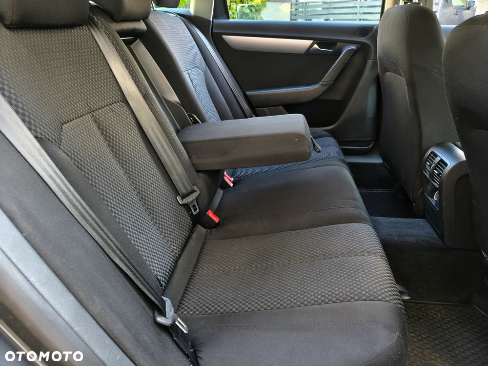 Volkswagen Passat 2.0 TDI Trendline - 12