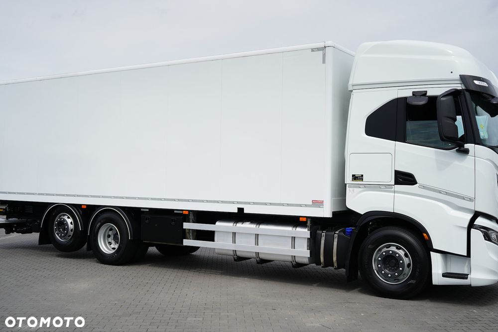 Iveco / S-WAY / 420 / E 6 / KONTENER + WINDA / 22 PALETY / RETARDER / OŚ SKRĘTNA / ROLETA - 16