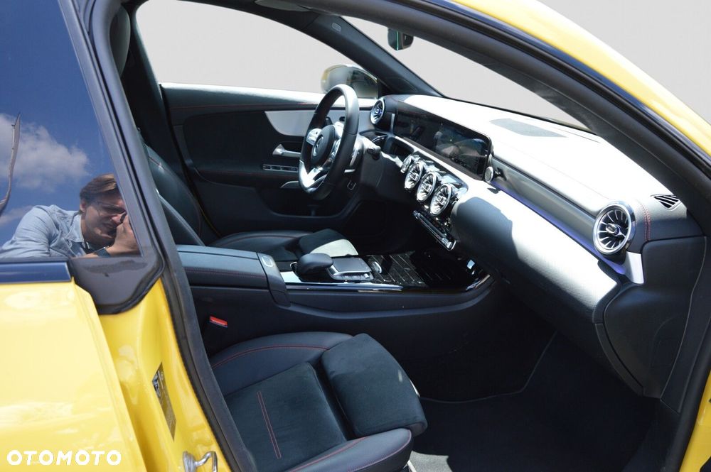 Mercedes-Benz CLA 250 4-Matic AMG Line 7G-DCT - 22