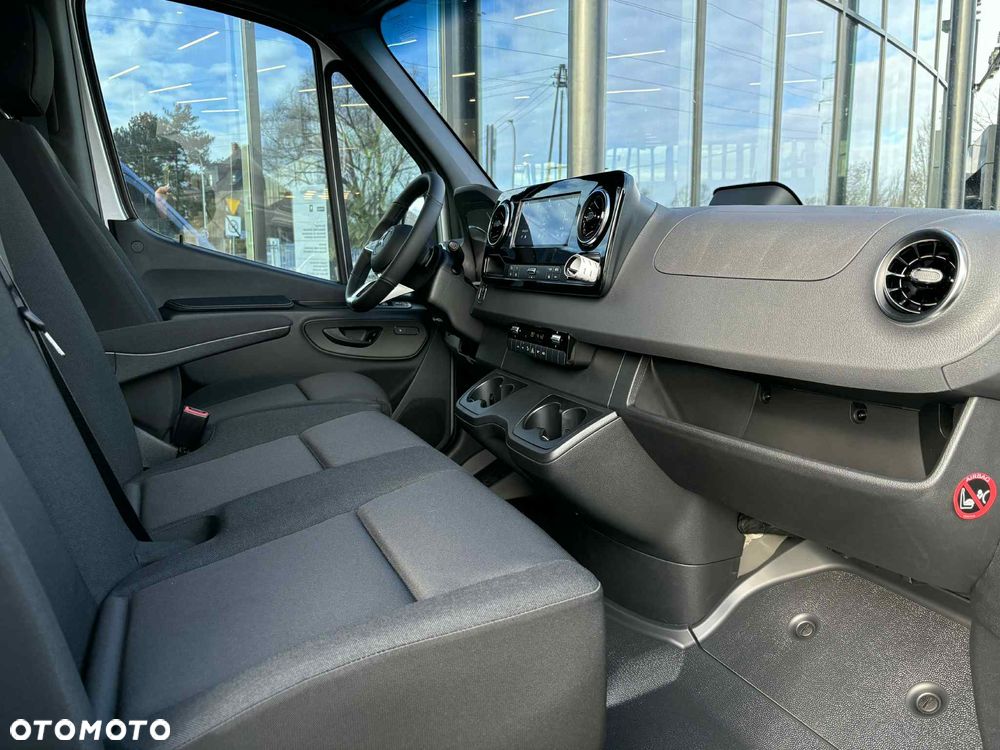 Mercedes-Benz Sprinter - 9