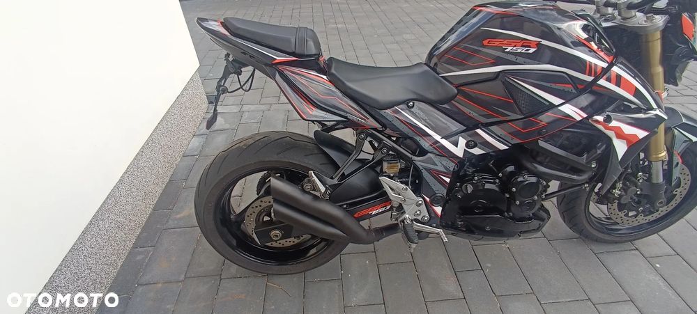 Suzuki GSR - 18