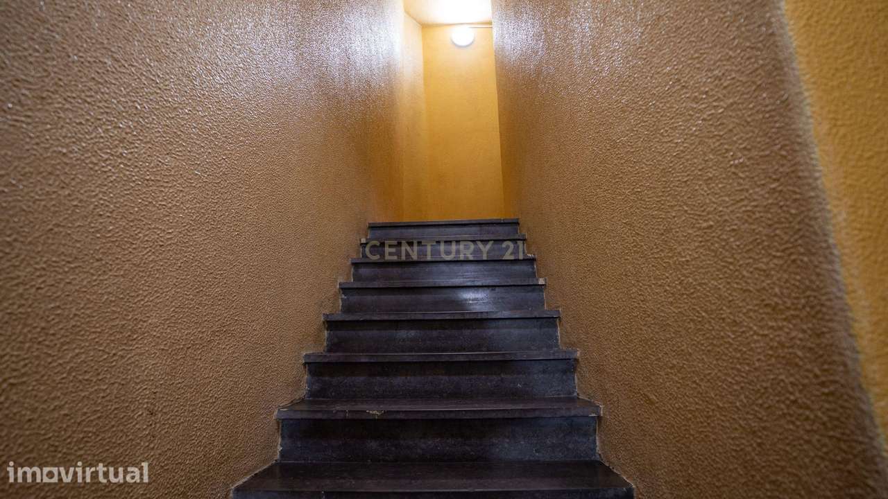 Apartamento T2 Totalmente Remodelado a Estrear | Casal de São Brás | A - Grande imagem: 2/29