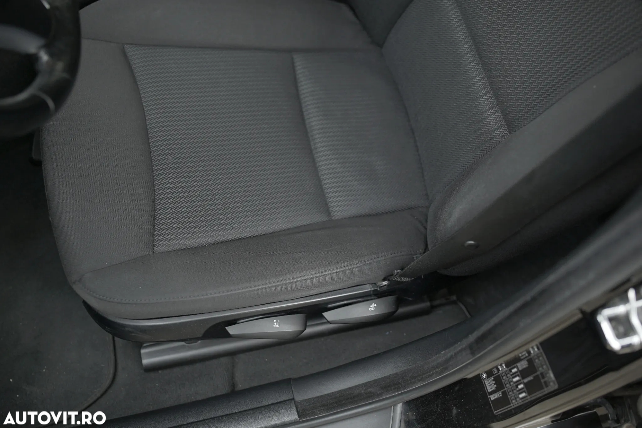 BMW Seria 3 318d - 17