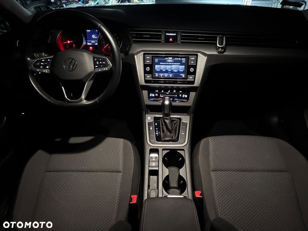 Volkswagen Passat - 24