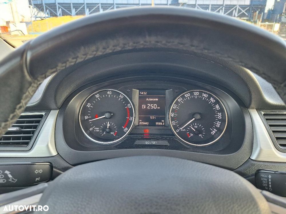 Skoda RAPID 1.2 TSI Ambition - 12