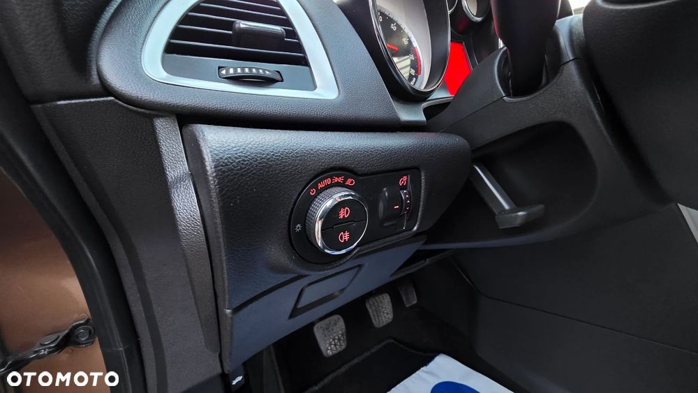 Opel Astra 1.4 T Cosmo - 19