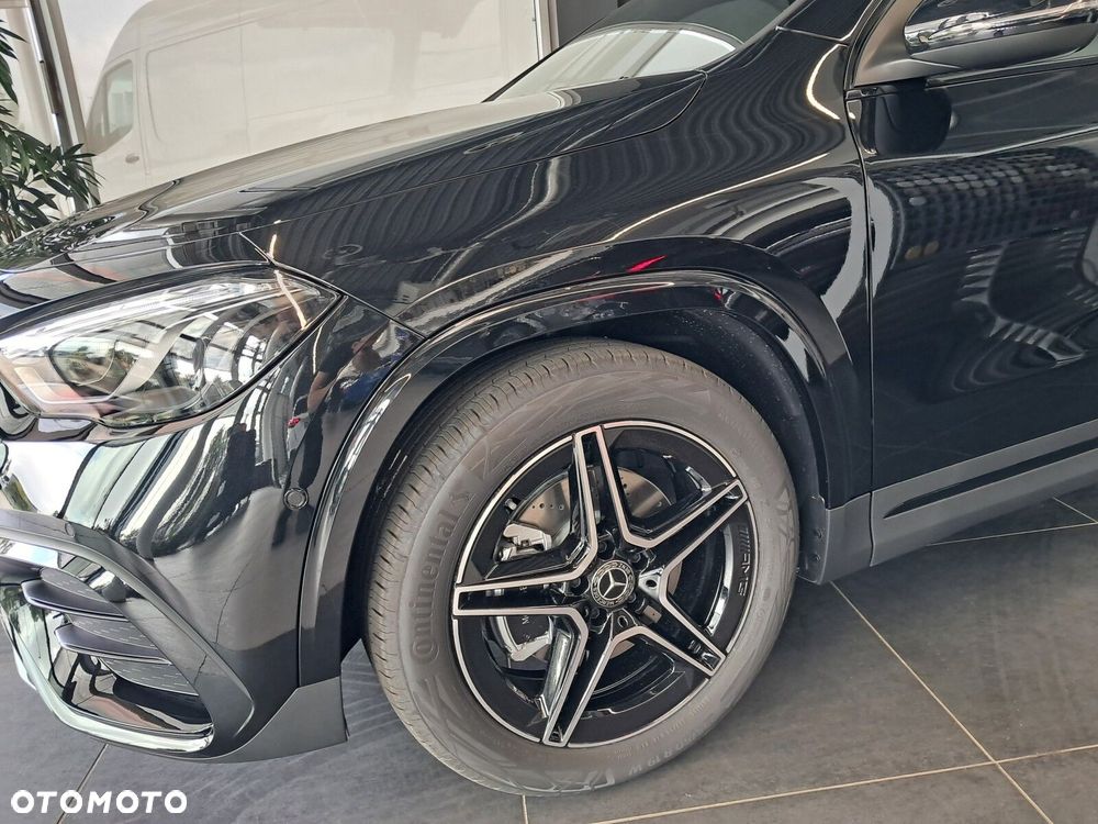 Mercedes-Benz GLA - 13