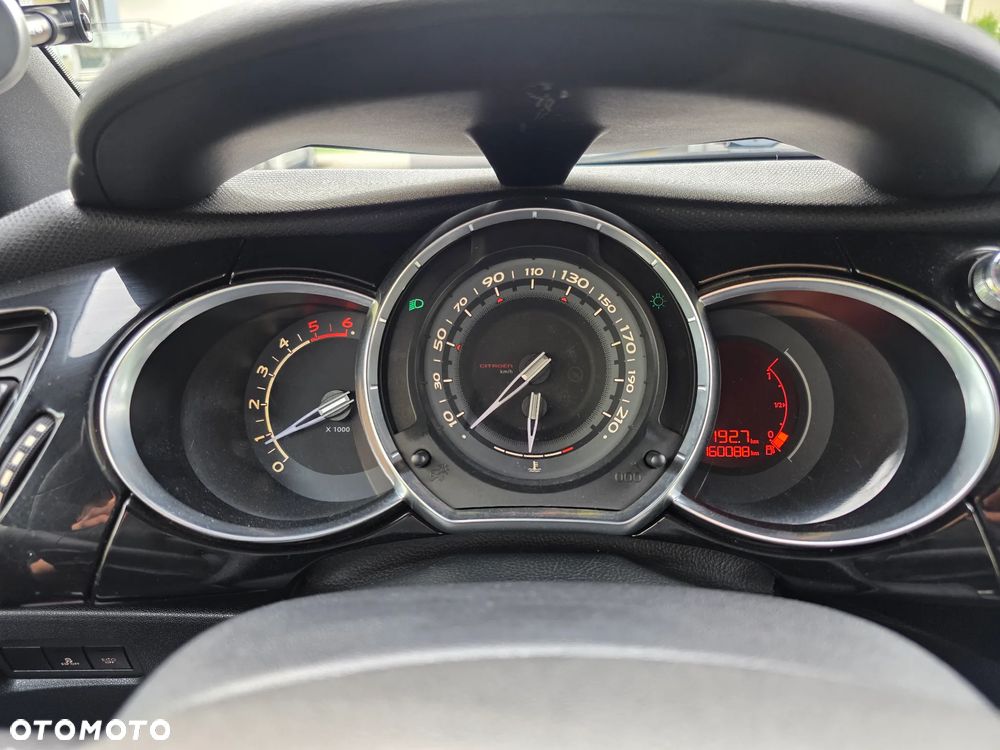 Citroën DS3 1.6 e-HDi SoChic - 11