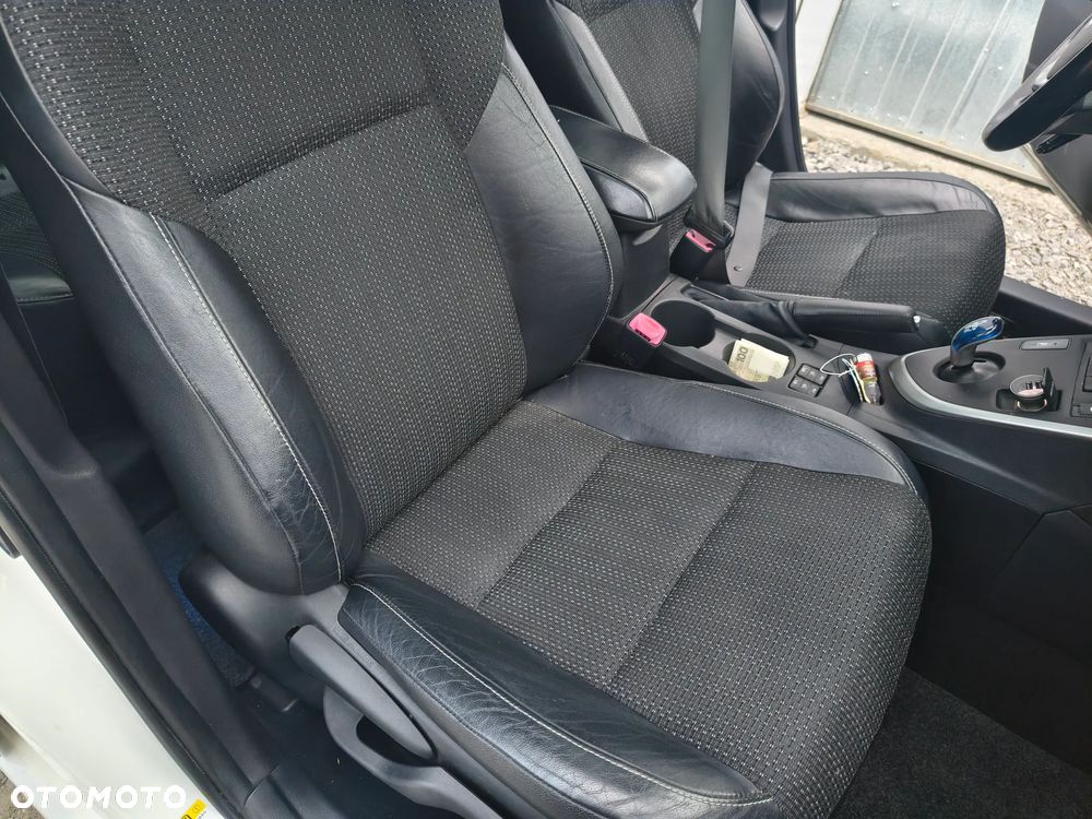 Toyota Auris - 12