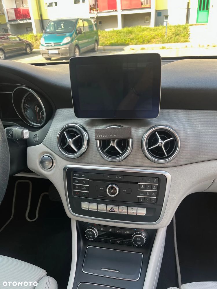 Mercedes-Benz GLA 200 7G-DCT - 18