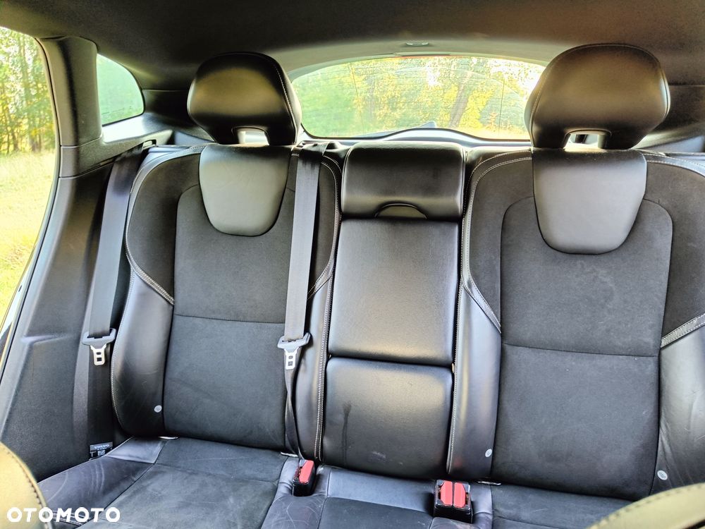 Volvo V40 D4 Drive-E R-Design Momentum - 23