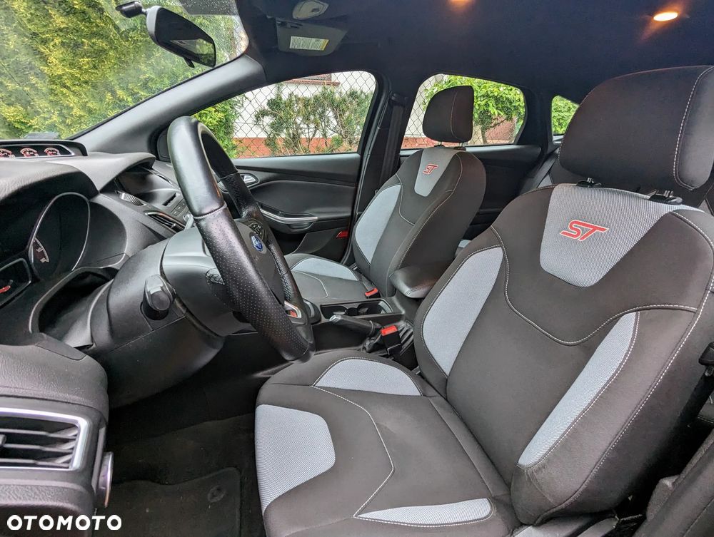Ford Focus 2.0 EcoBoost ST - 9