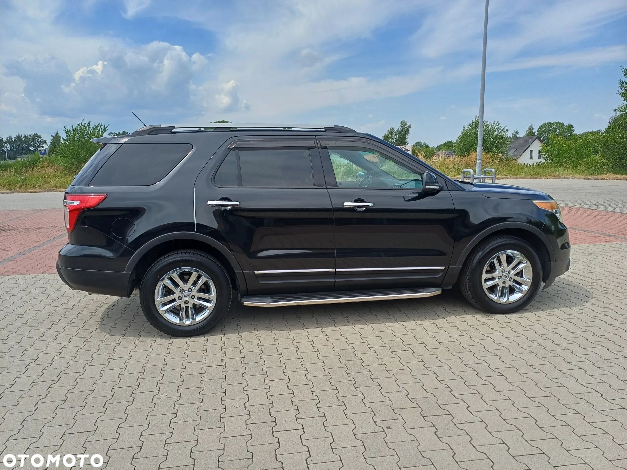 Ford Explorer - 1