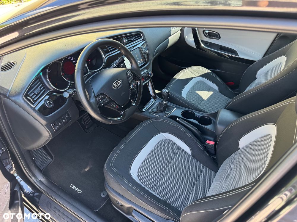 Kia Ceed 1.6 GDI Dream-Team Edition - 34