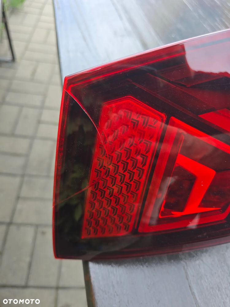 Lampa prawy tyl - 2
