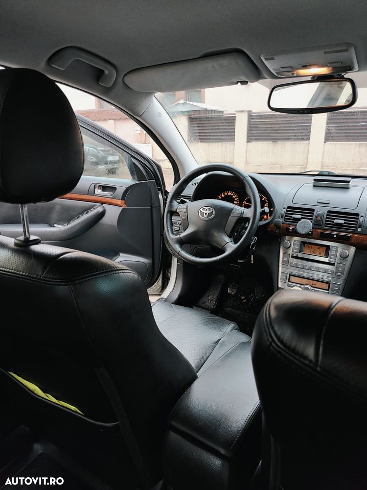Toyota Avensis 2.2 D-4D Luxury - 6