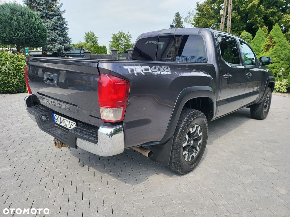 Toyota Tacoma - 4