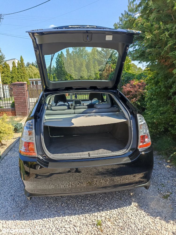 Toyota Prius (Hybrid) Executive - 9