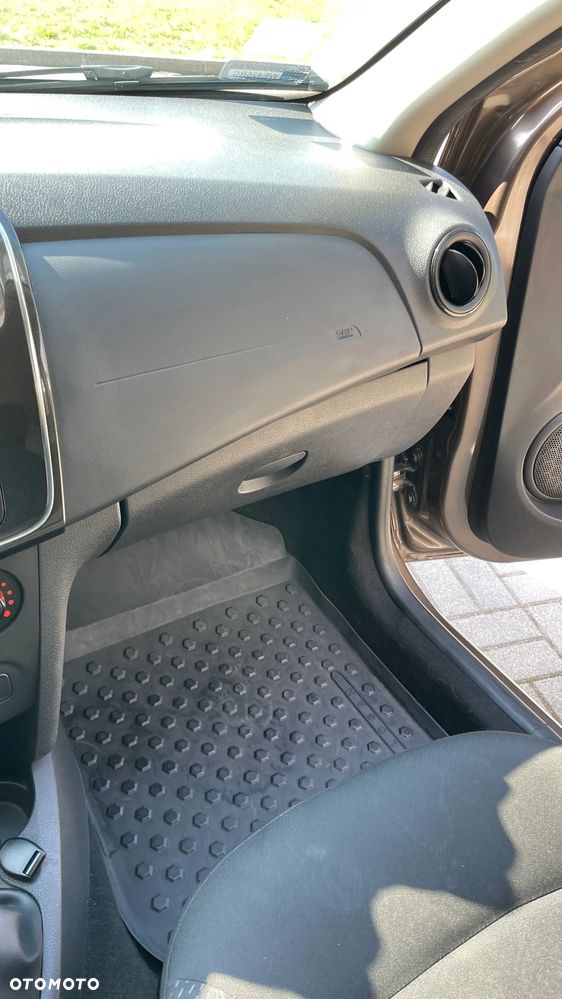 Dacia Logan 1.2 16V Laureate - 9