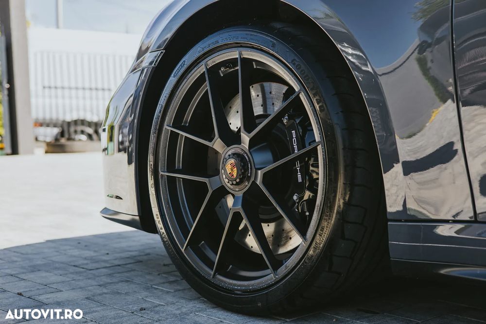 Porsche 911 4 GTS PDK - 10