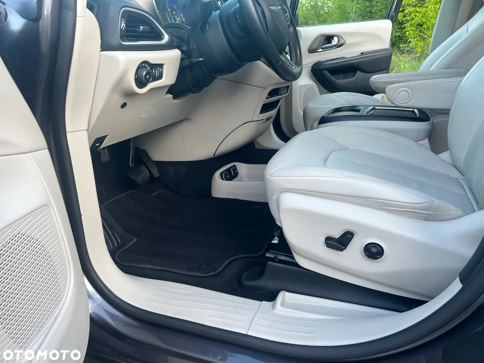 Chrysler Pacifica - 29