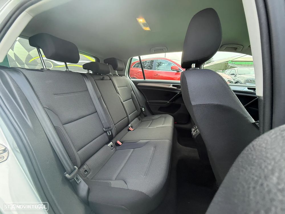 VW Golf 1.6 TDi BlueMotion Trendline - 28