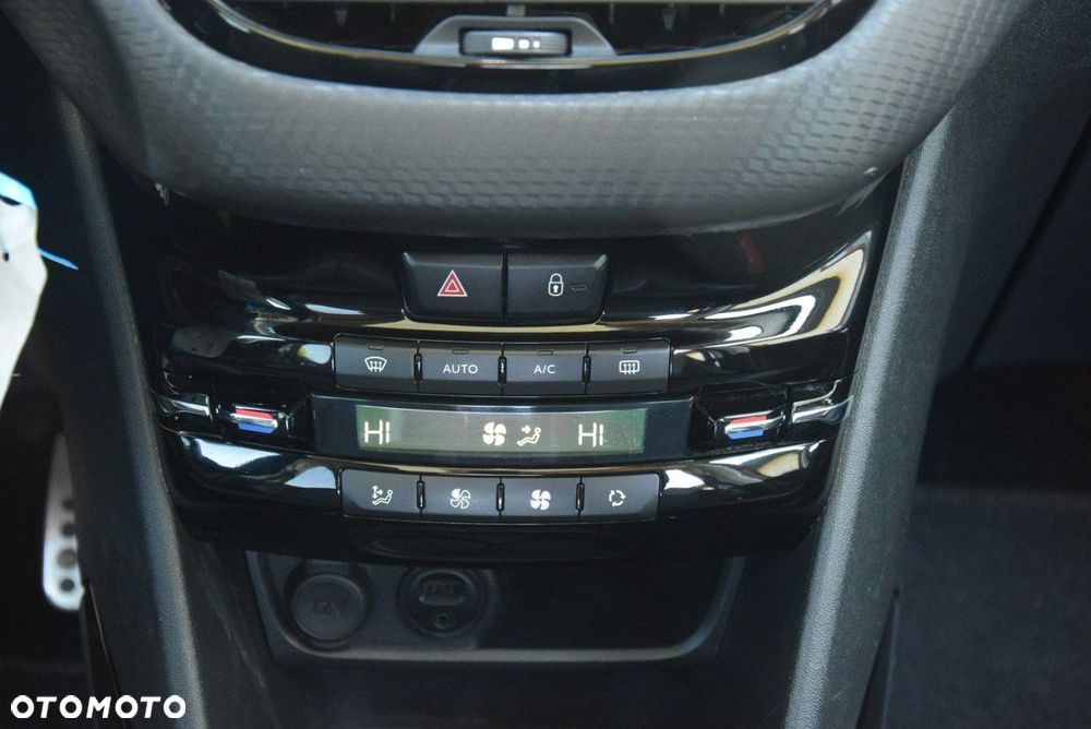 Peugeot 2008 1.2 Pure Tech Allure S&S - 28