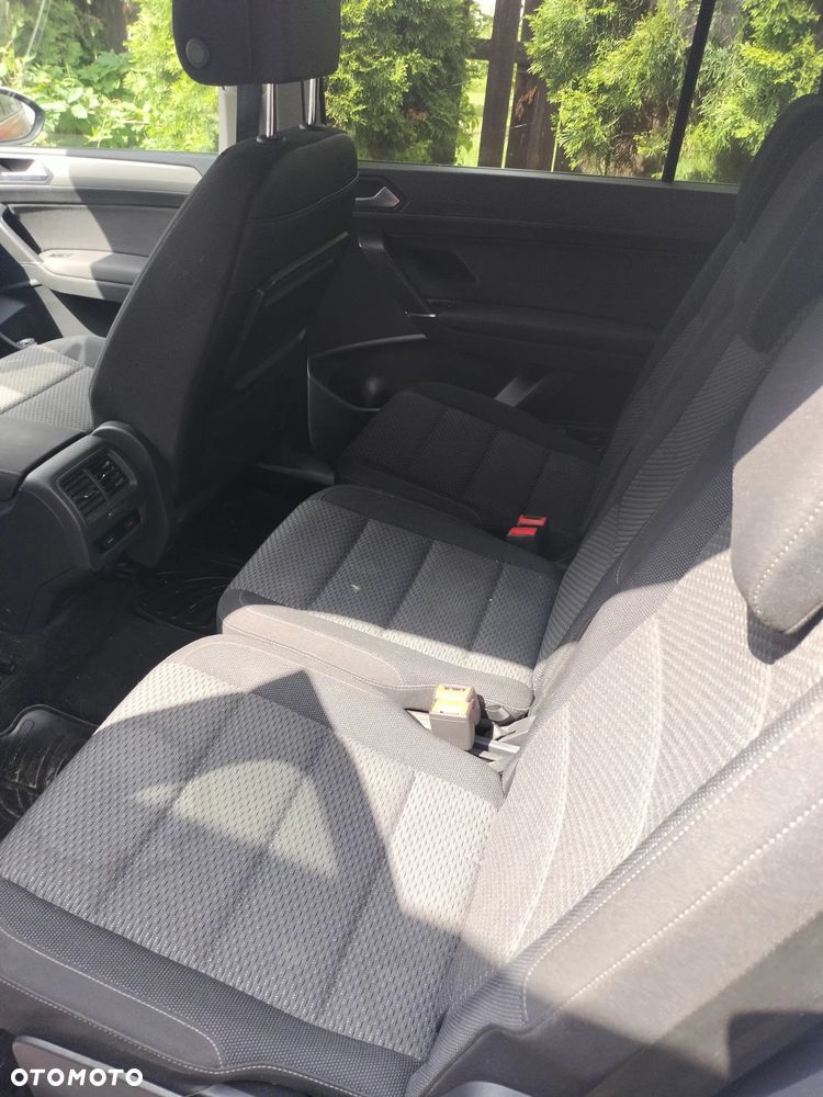 Volkswagen Touran - 19