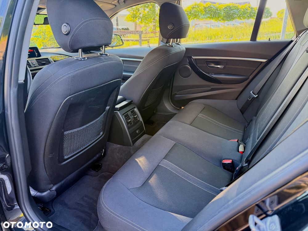 BMW Seria 3 320d Sport Line - 23
