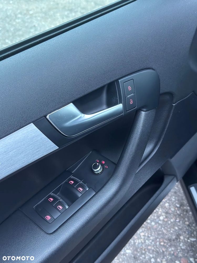 Audi A3 Sportback 2.0 TDI DPF quattro S line Sportpaket - 16