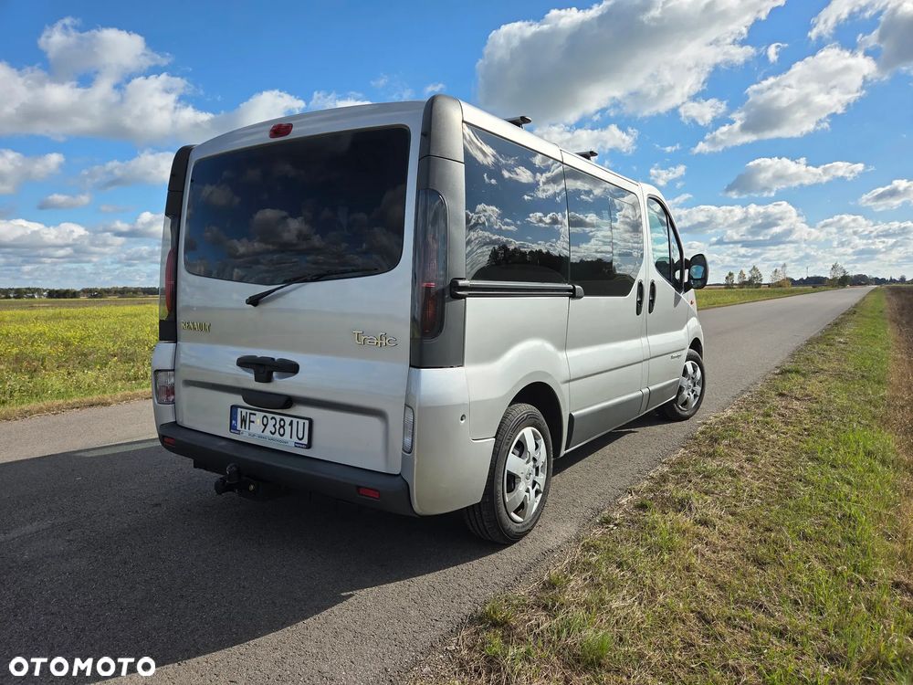 Renault Trafic Passenger - 4