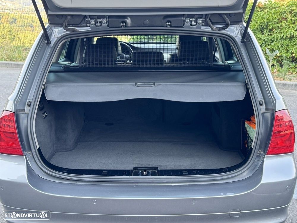 BMW 320 d Touring - 19