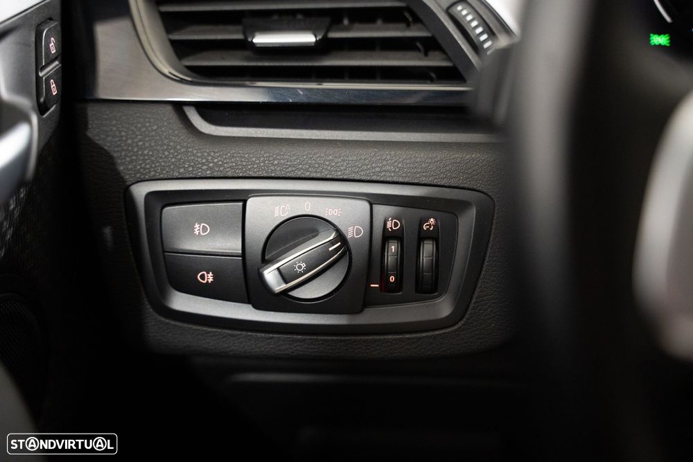 BMW X1 25 e xDrive Corporate Edition - 12