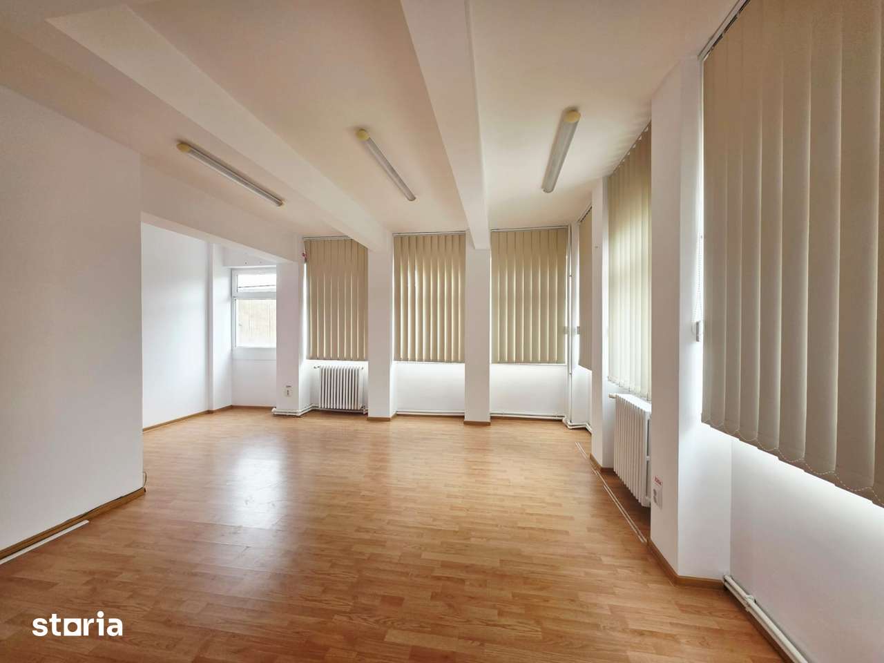 DE INCHIRIAT BIROURI 72 mp Etaj 1 Țesătura Podu Roș - Imagine principală: 3/6
