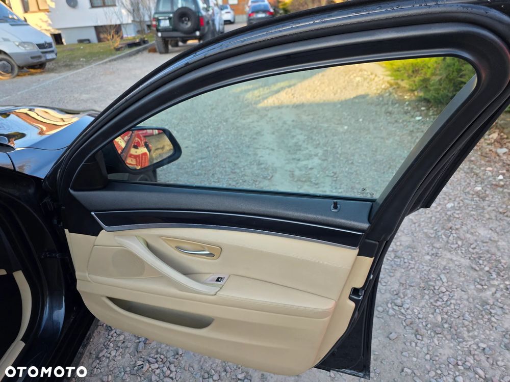 BMW Seria 5 520d Sport-Aut - 23