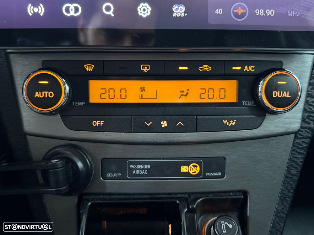 Toyota Avensis SW 2.0 D-4D Exclusive +Pele+GPS - 34