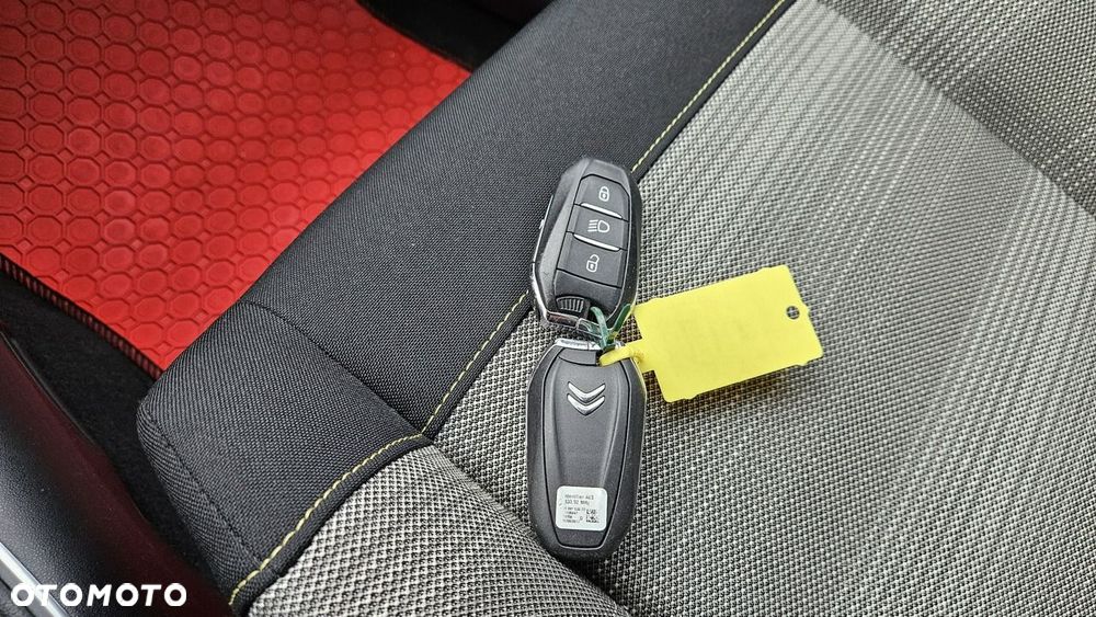Citroën C3 1.2 PureTech GPF Shine - 33