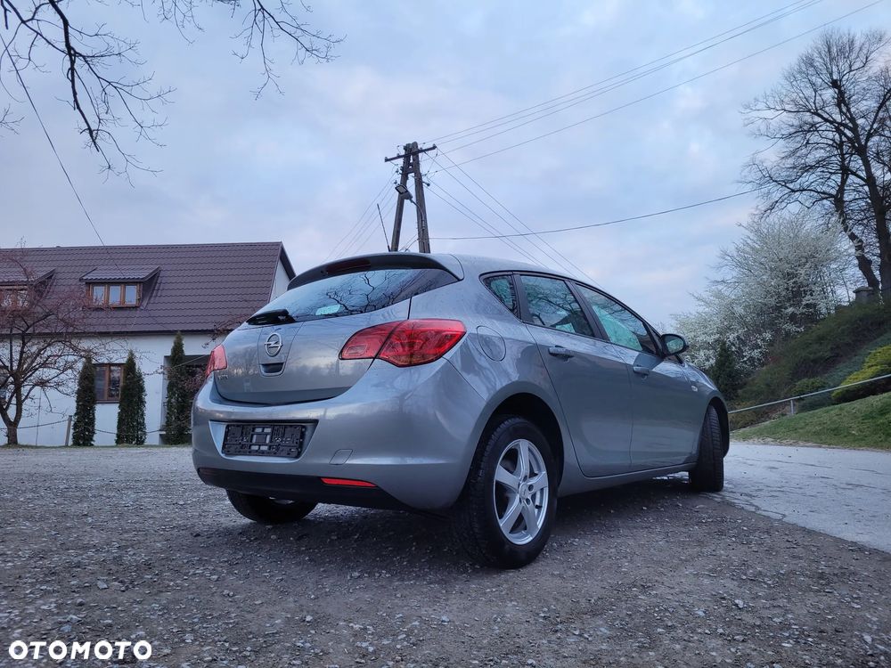 Opel Astra 1.6 Innovation - 17
