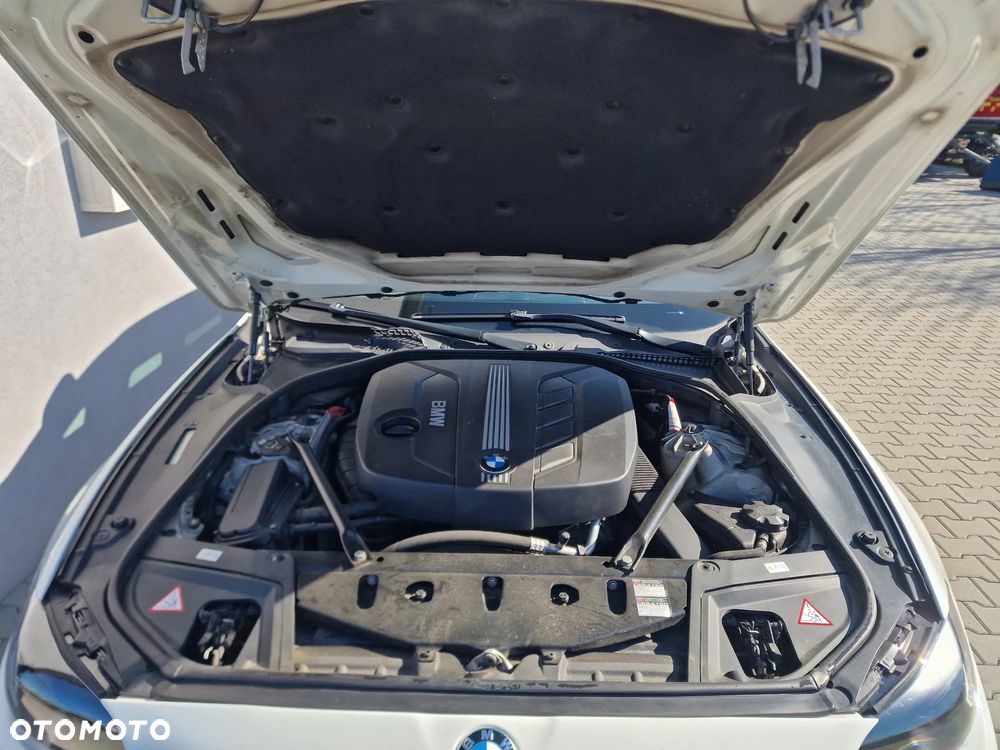 BMW Seria 5 520d - 29
