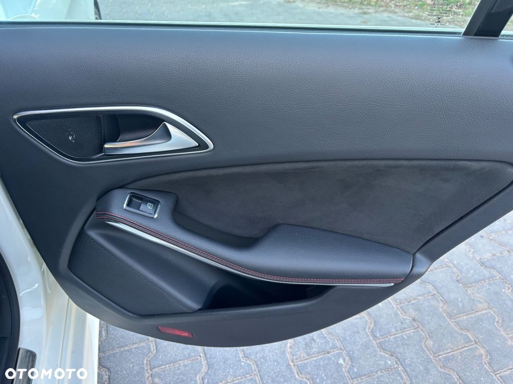 Mercedes-Benz CLA 250 4-Matic AMG Line - 31