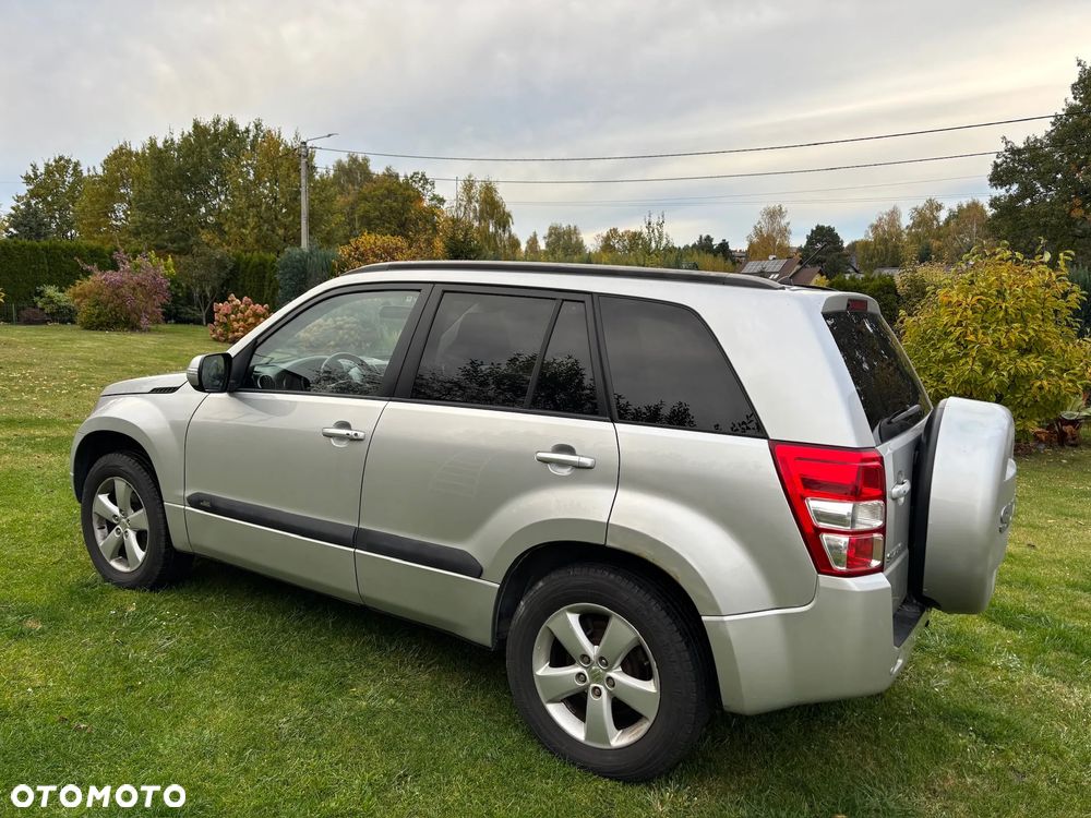 Suzuki Grand Vitara 2.4 De Luxe - 13