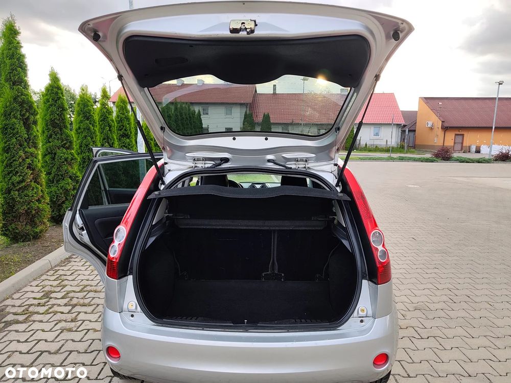 Ford Fiesta 1.3 Ambiente - 19
