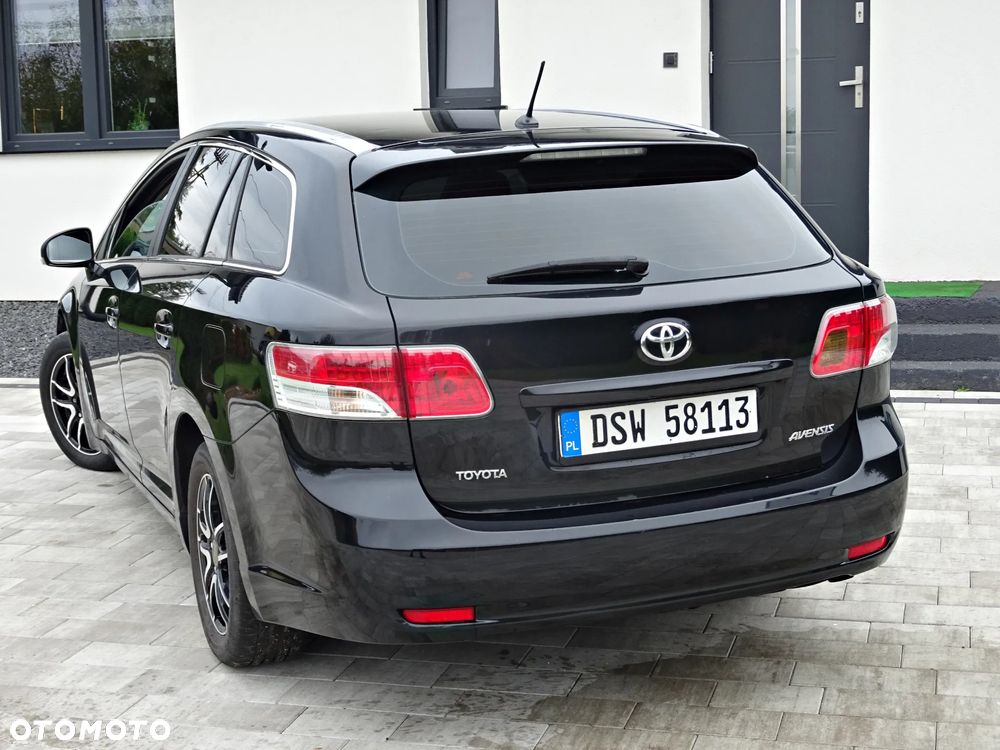 Toyota Avensis - 11
