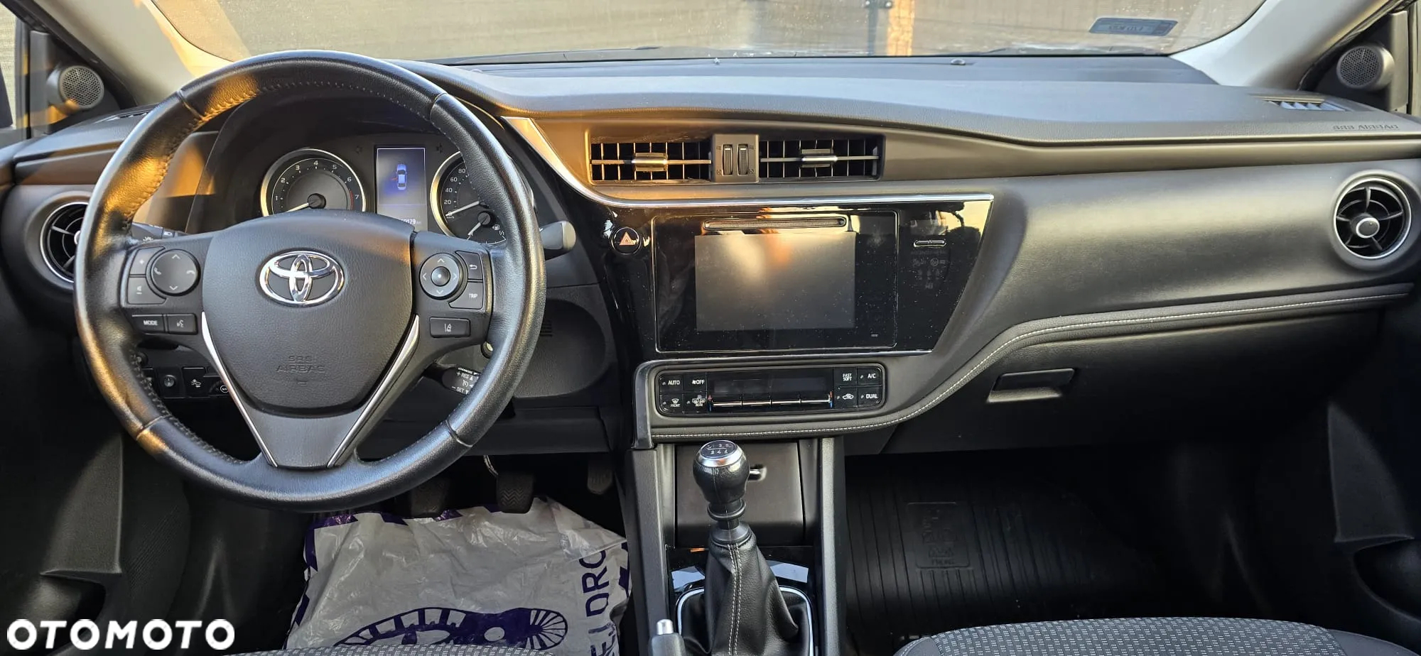 Toyota Corolla 1.6 Comfort - 12