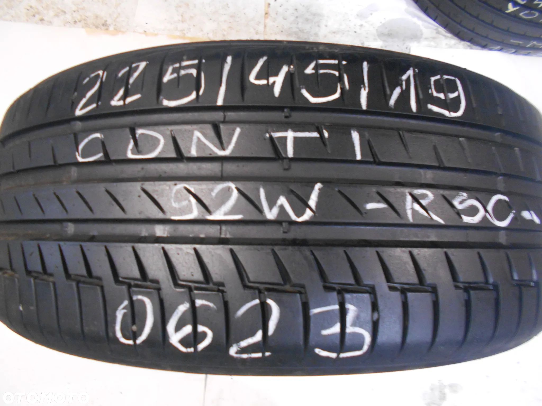 OPONA POJEDYNKA 225/45R19 CONTINENTAL PREMIUM CONTACT 6 SSR RSC DOT 0623 7.9MM - 1