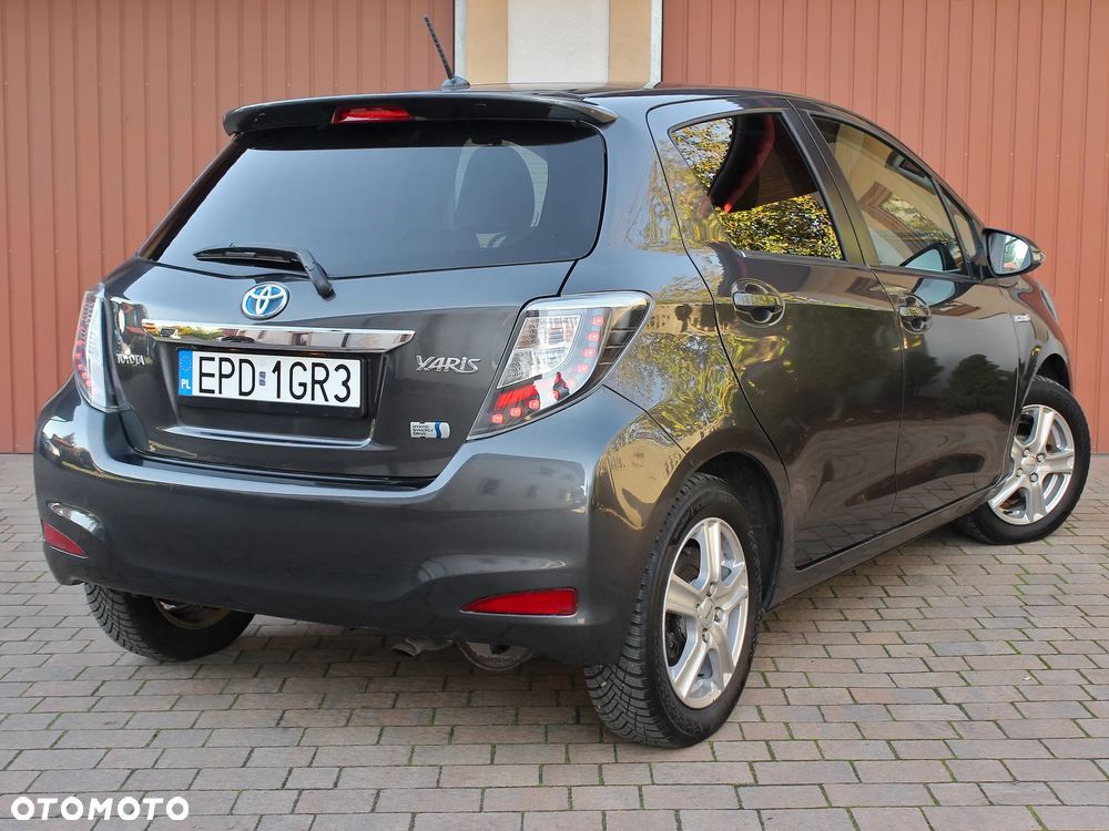 Toyota Yaris Hybrid 100 Dynamic - 4